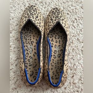 Worn a few times, excellent shape.